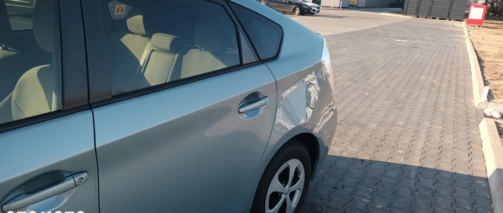 Toyota Prius cena 49900 przebieg: 185000, rok produkcji 2015 z Warszawa małe 742